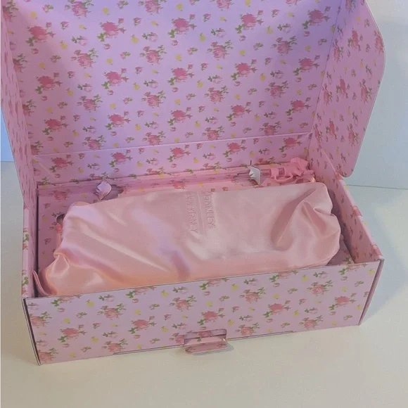 Stanley 1913 x LoveShackFancy Quencher H2.0 Flowstate™ Tumbler | 40 OZ - Picture 14 of 15